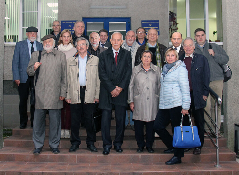 Участники выездного заседания Бюро ОНЗ РАН